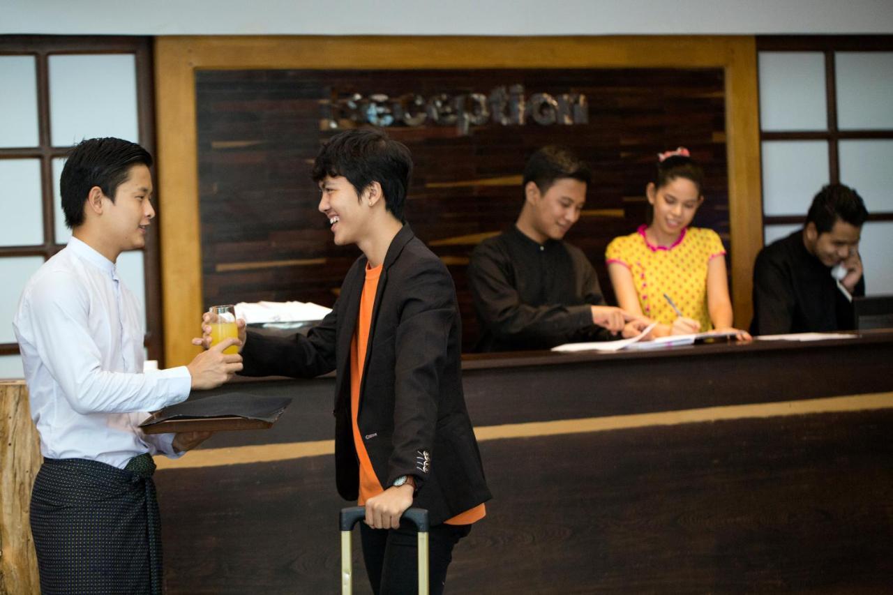 Tristar Hotel Yangon Exterior foto